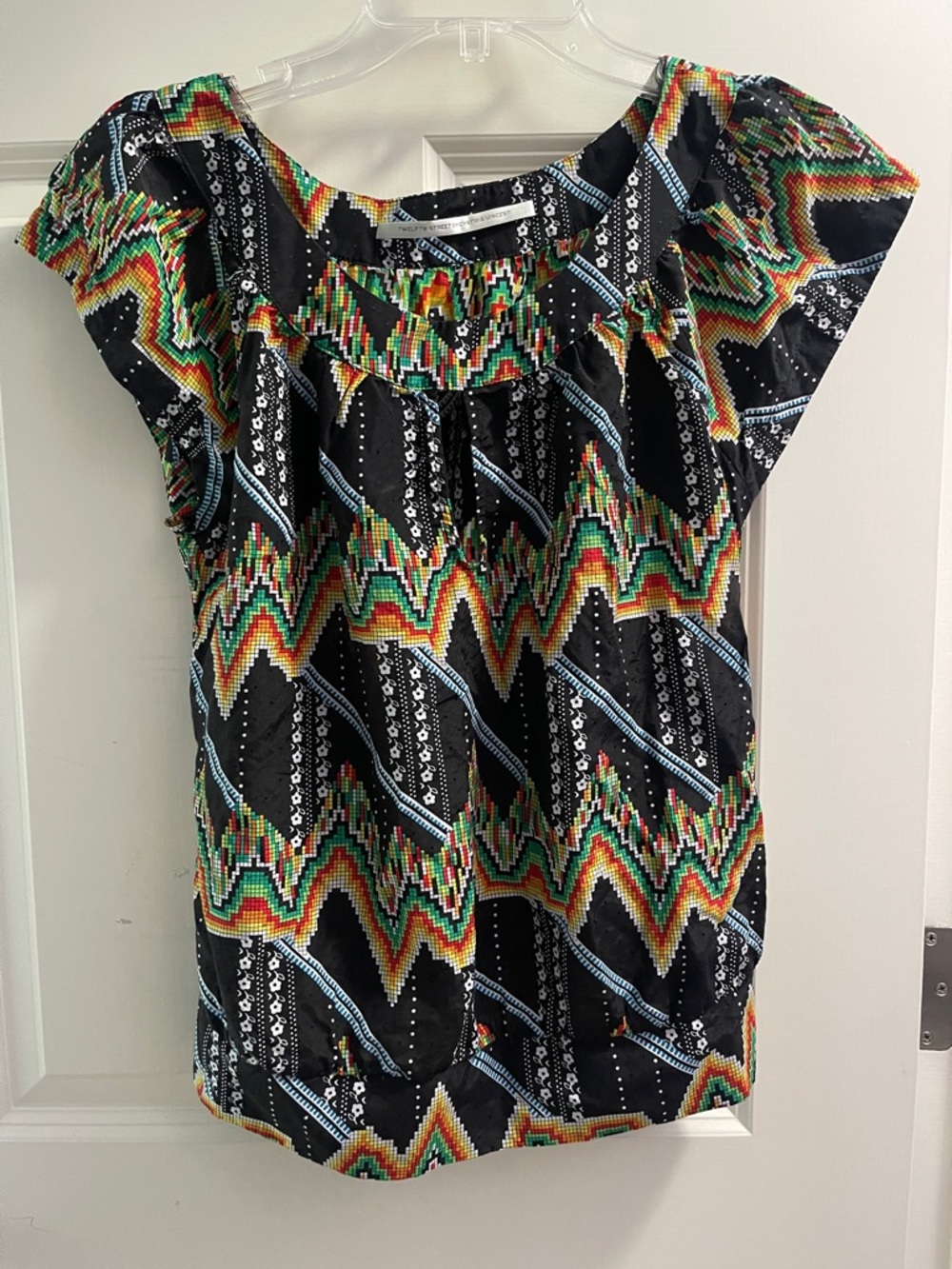Twelfth Street by Cynthia Vincent Black Multi Geometric Cap-Sleeve Top